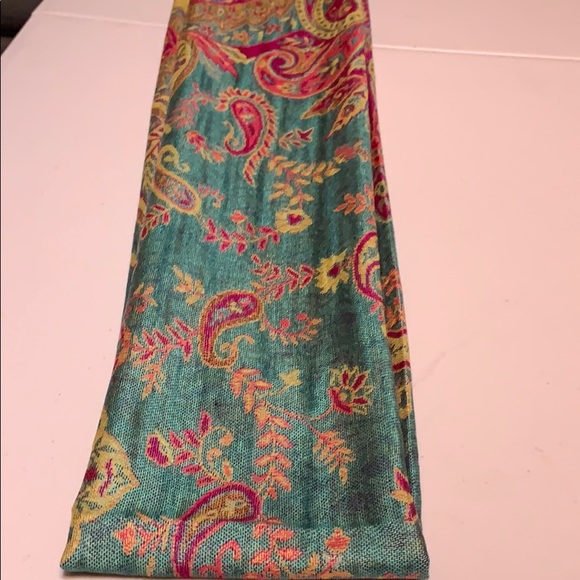 Scarves custom designed - Picture 10 of 11